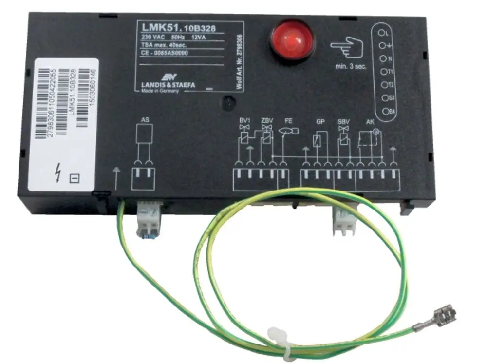 Gasfeuerungsautomat von Wolf mit verschiedenen Anschlüssen und einem roten LED-Indikator. Gerät zur Regelung von Gasfeuerungen, geeignet für NG-4.